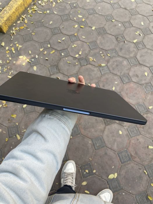 Macbook air m2 16/256 16-ram 100% 22 ta sikl 25 soatgacha yetadi quvat