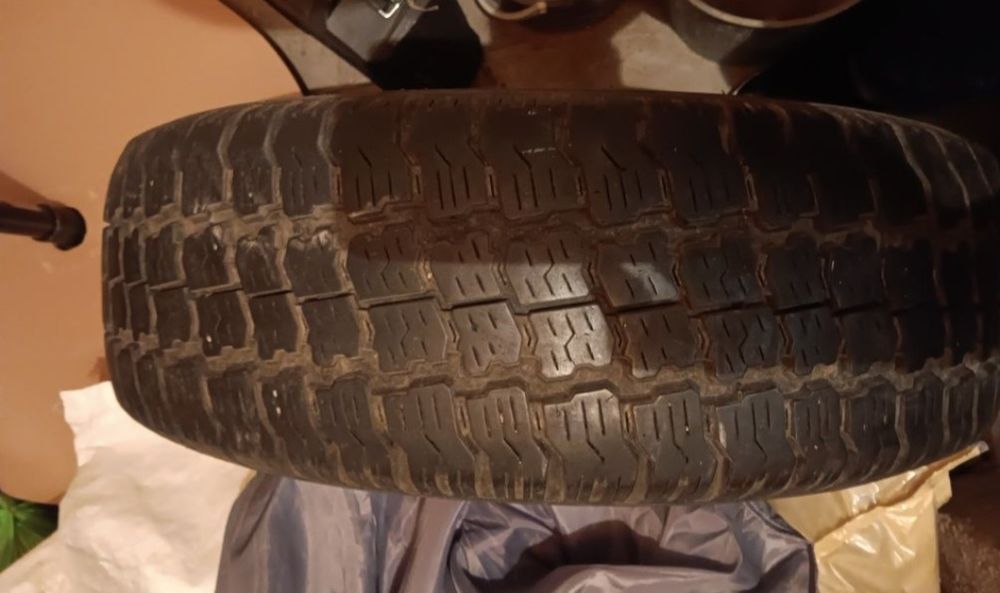 Eдна Гума с джанта за црв 1