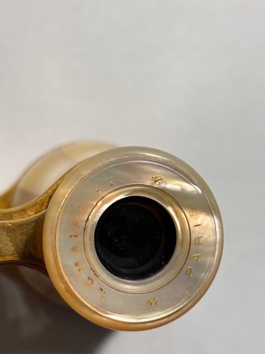 Binoclu antic din sidef si alama