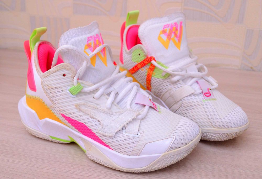 обувь спортивная