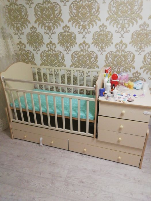 Продам детскую кровать б/у