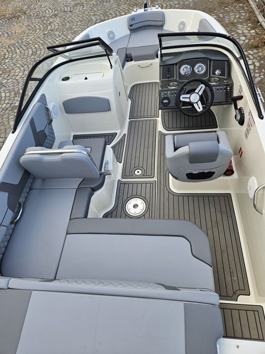 Barca bowrider BAYLINER VR5 noua cu motor Mercury 150CP si peridoc