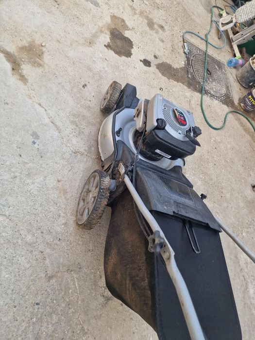 Masina de tuns iarba sau gazon Wingart pe benzina cu tractiune si cos8