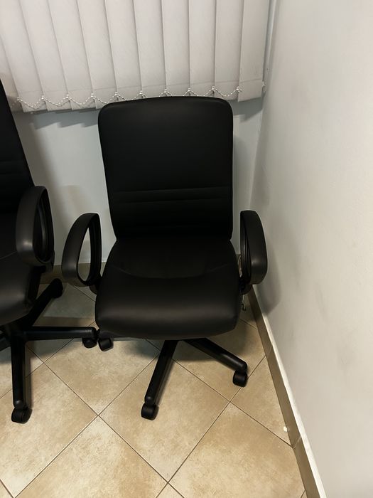 Чисто нови офис столове