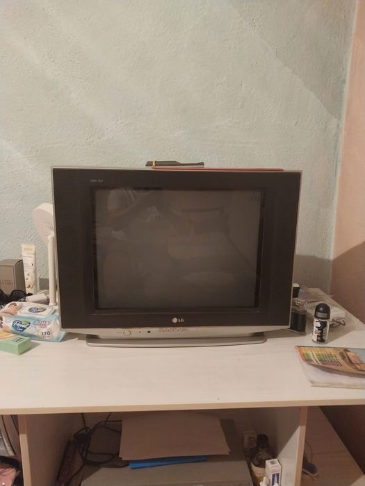 Б/у телевизор и микроволновка по 5 тысяч