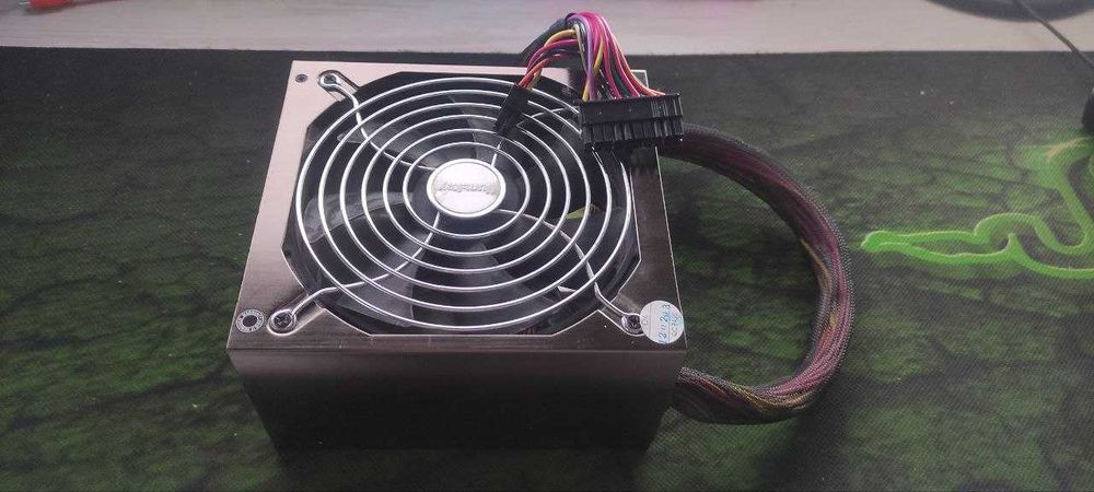 Блок питания HuntKey X7 900 Б/У