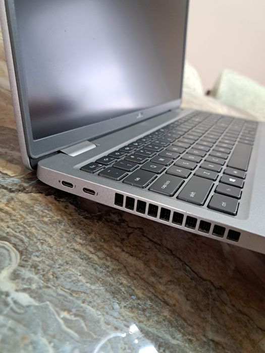 Лаптоп Dell Latitude 5520