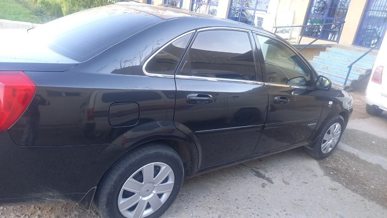 Lacetti 1.8 sotiladi yili 2010