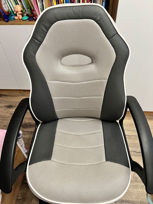 Офис стол, 2 броя, ползвани от деца.