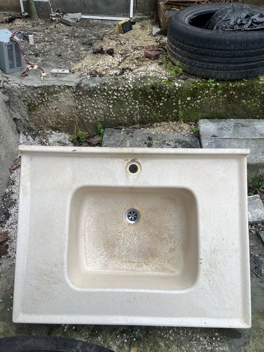 Масивна мивка със сифон