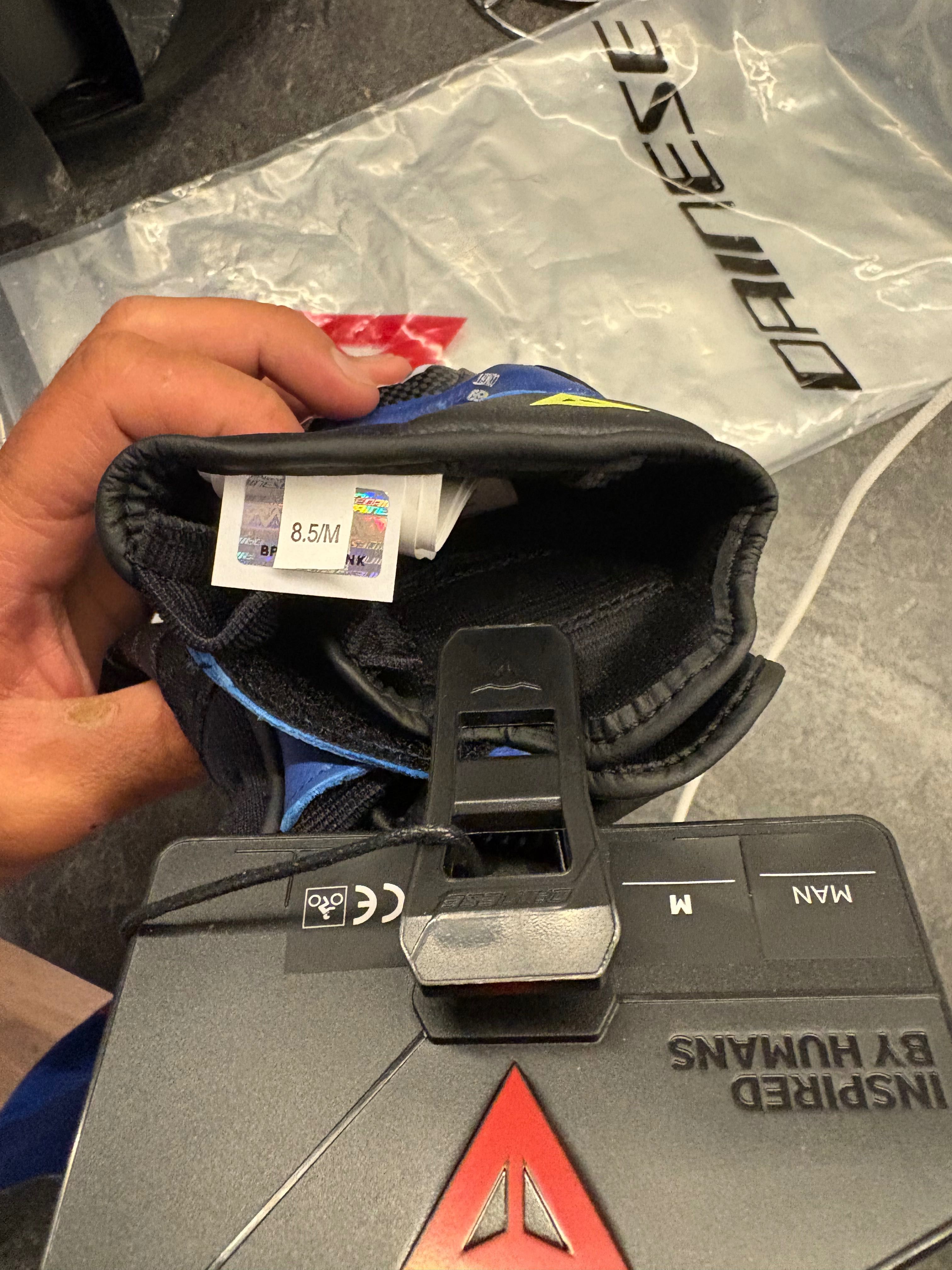Dainese carbon 4