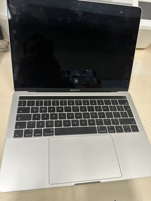 Macbook pro a1989 / i5 / 8gb ram / 250 gb ssd