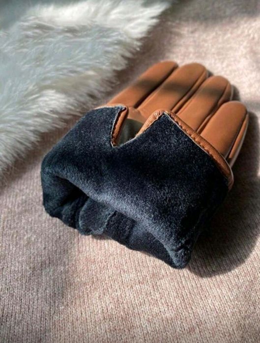 Чисто нови модерни дамски кожени ръкавици в кафяв цвят !