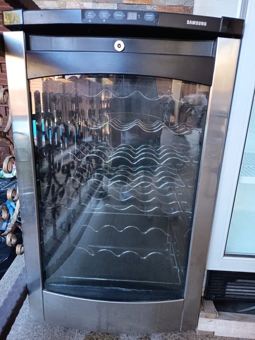 Se vinde racitor de vinuri samsung