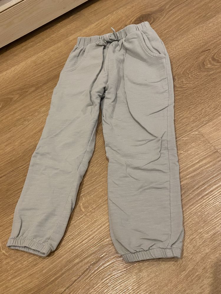 Lot pantaloni Zara 104