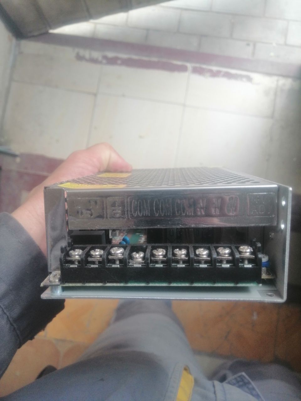 Блок питания вход 220 V выход 12 V