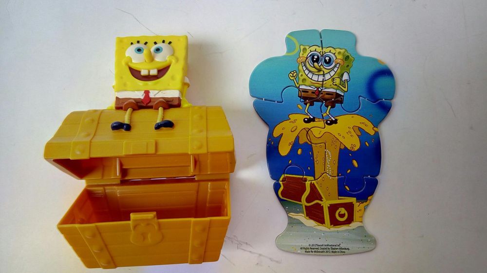 Lot jucarii SpongeBob + CD cadou+CD PC cu un joc pe calculator