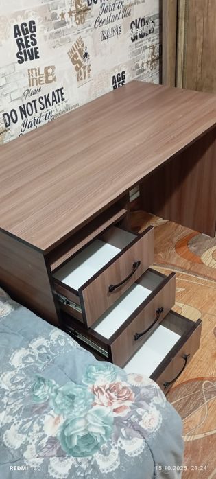 Продам письменный стол