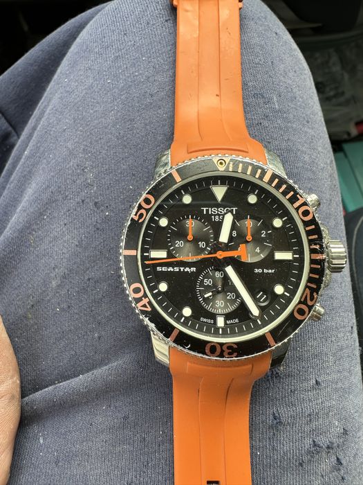 Часовник Tissot запазен