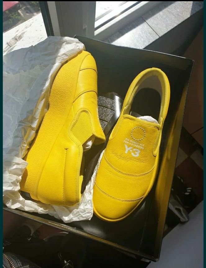 Y-3 Tangutsu yellow ( piele ) 39 1/2

850 lei