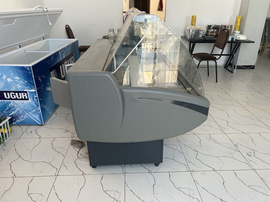 Витрина холодильник