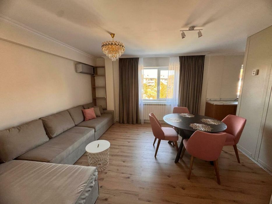 Луксозен 3-стаен апартамент, Център