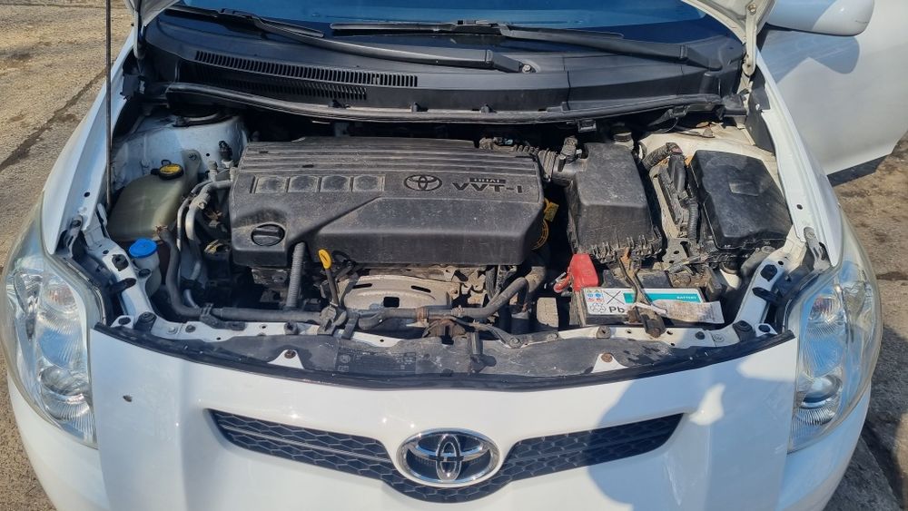 Vând Toyota Auris