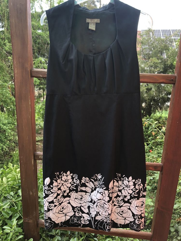 Rochie neagra cu flori albe