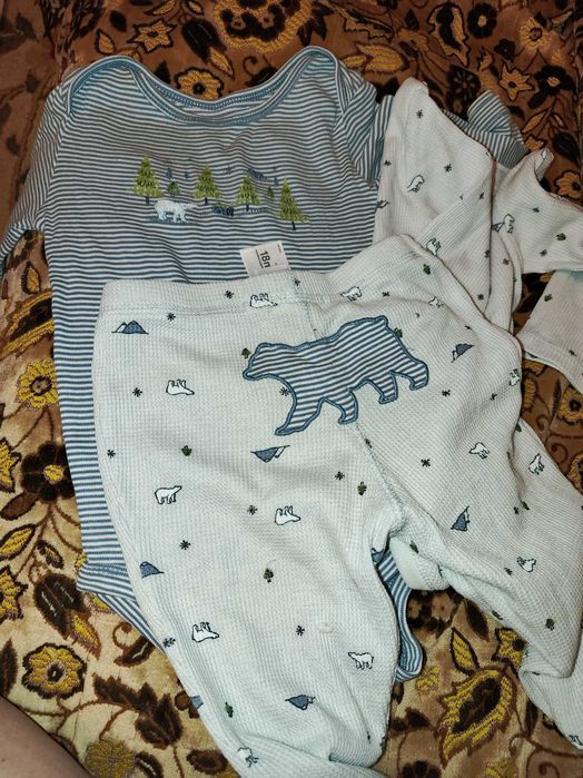 Костюм Картерс  на 18 мес