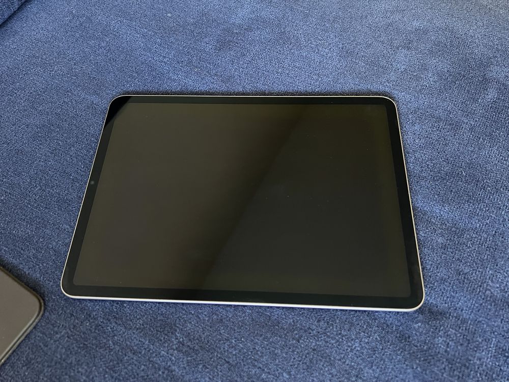 iPad Pro 11-inch M1 (3rd Generation) + Magic Keyboard