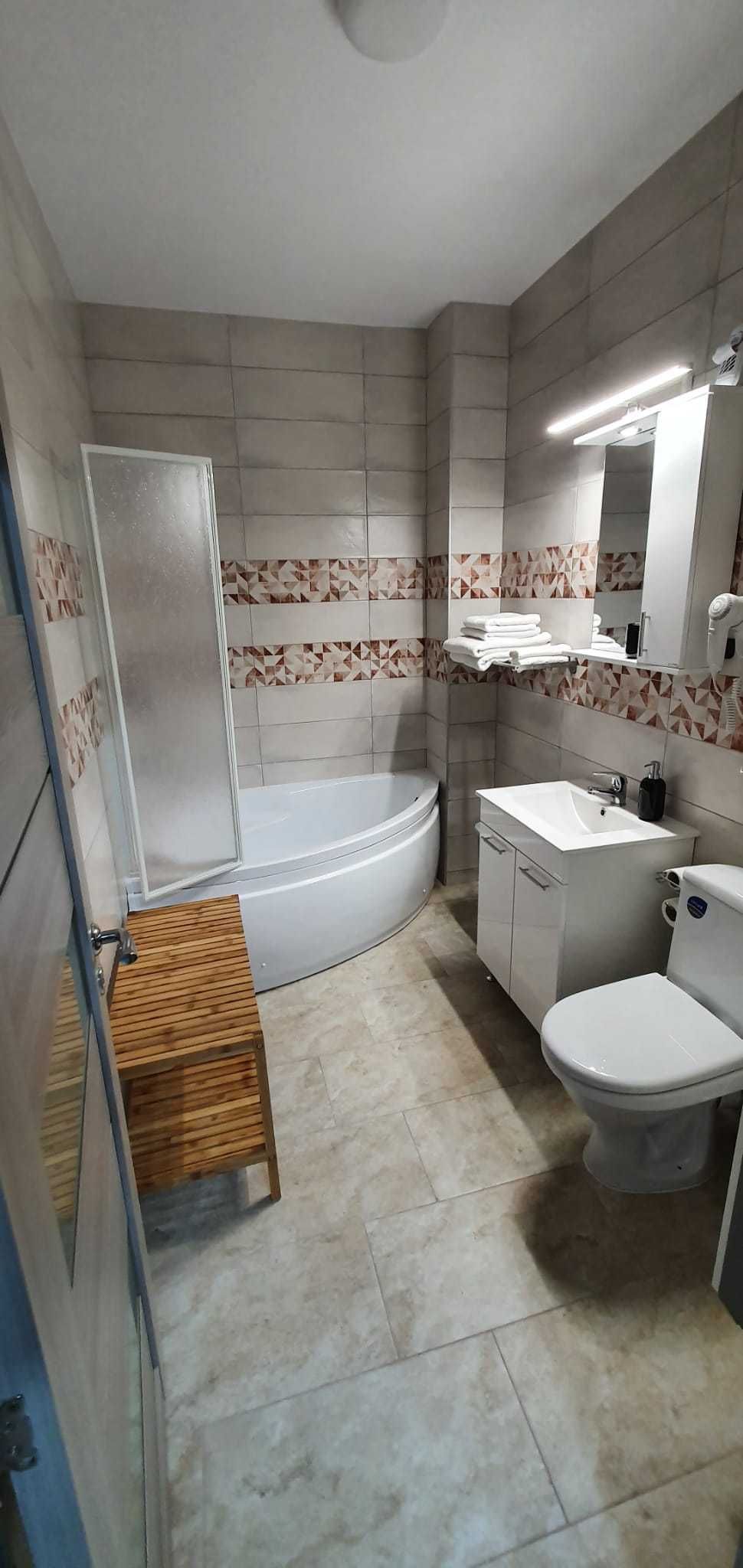 Închiriez apartament în regim hotelier în Bistrița