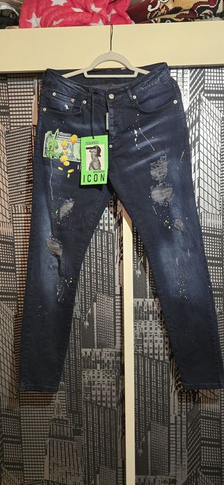 Vând blugi dsquared 2