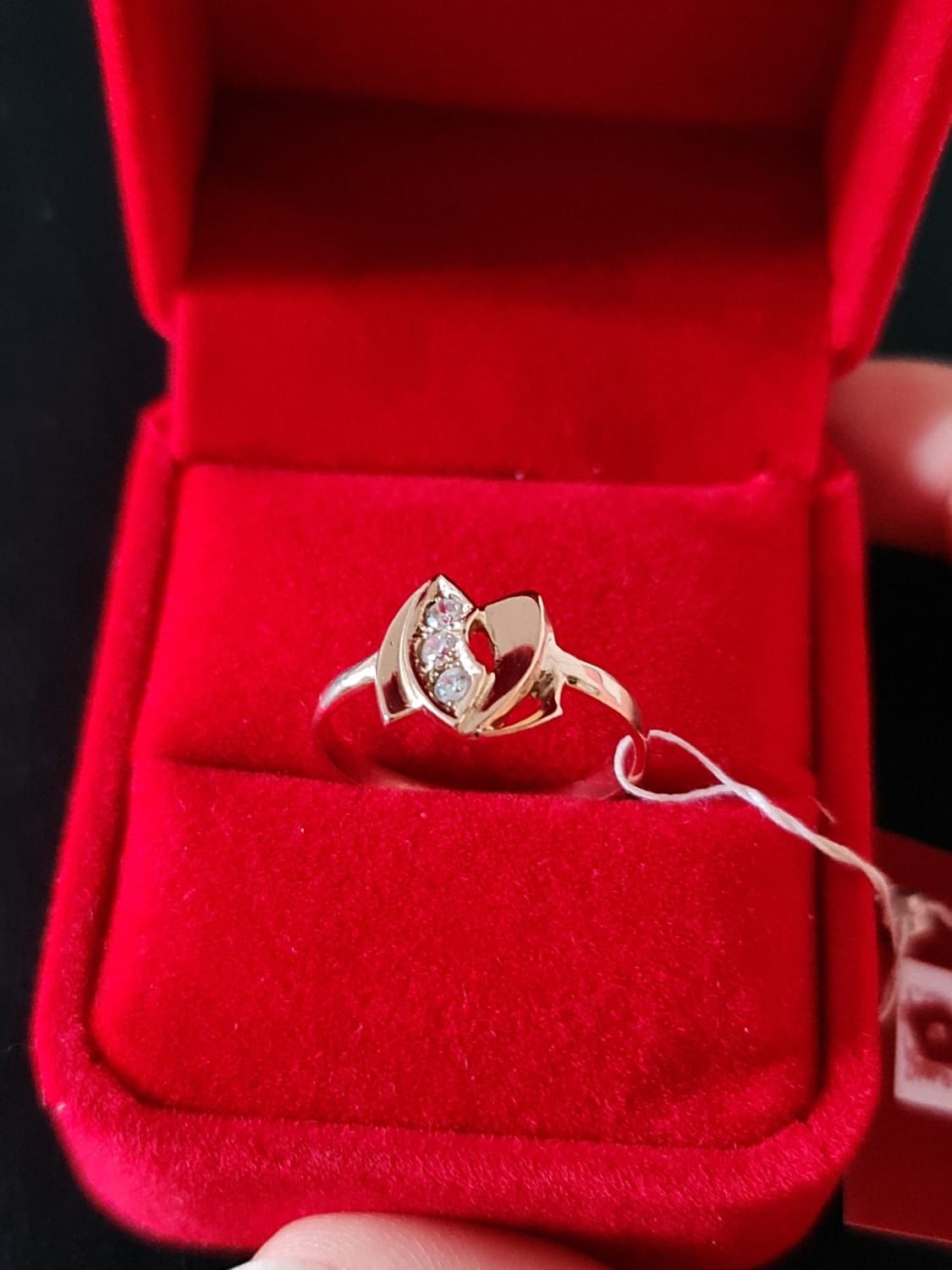 Новое золотое кольцо 19 размера
