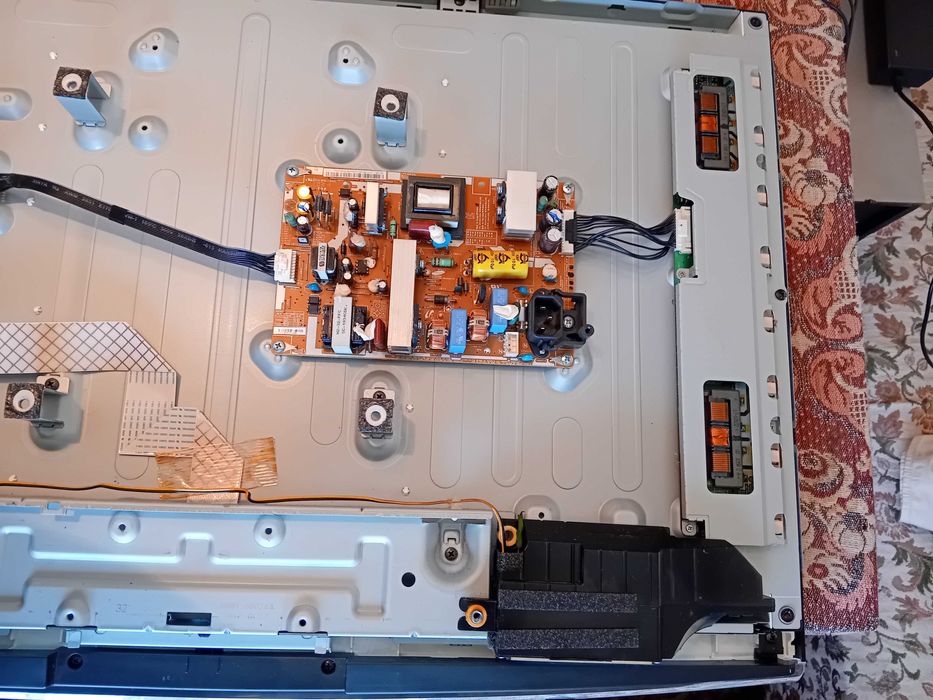 Телевизор Самсунг 32 инча за части.