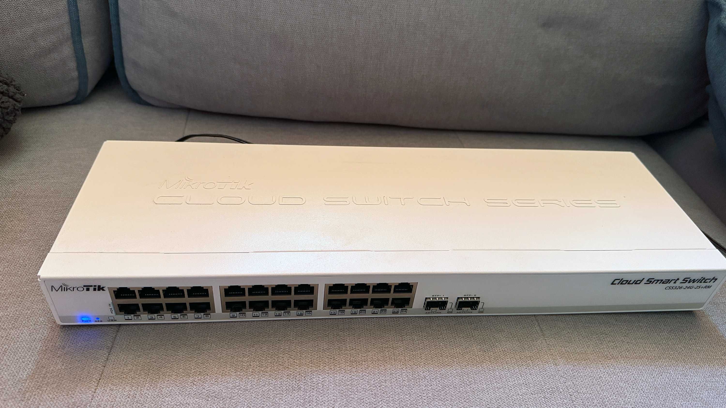 Бизнес клас 24 портов smart cloud switch MikroTik CSS326-24G-2S+RM