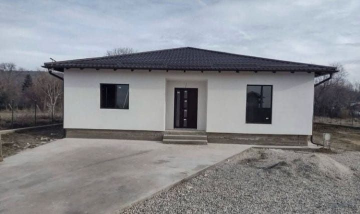 Casa, garaje auto, containere pe structura metalica si panou sandwich