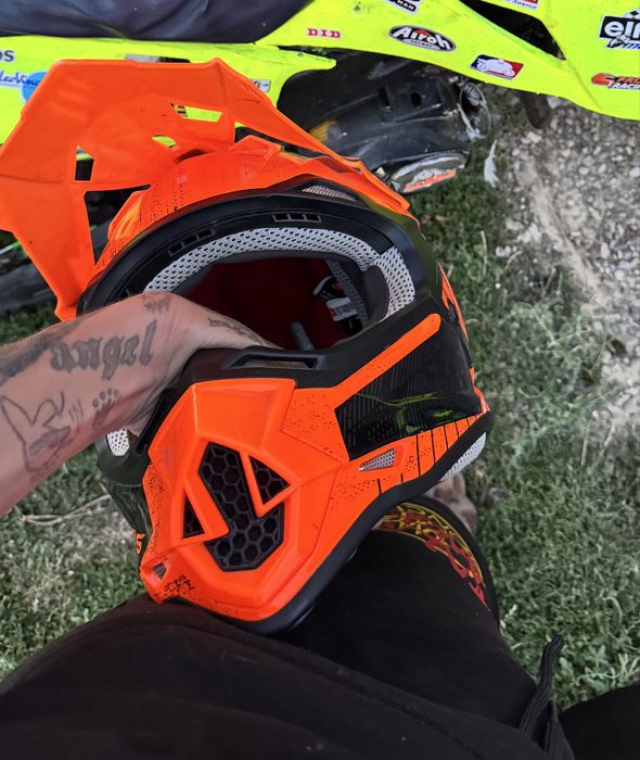 Vand casca cross ,trotineta ,bicicleta