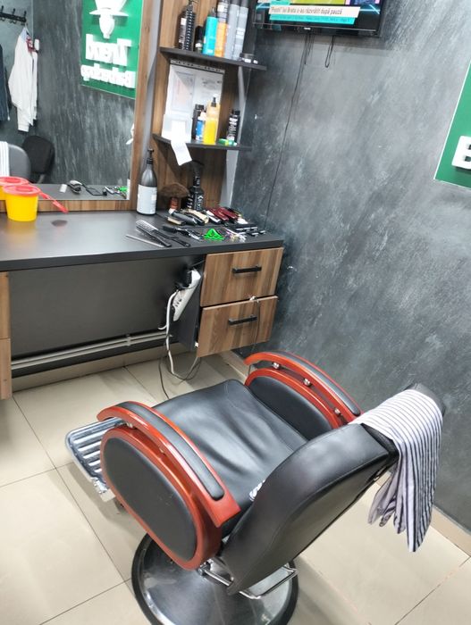 Închiriez scaun de frizerie