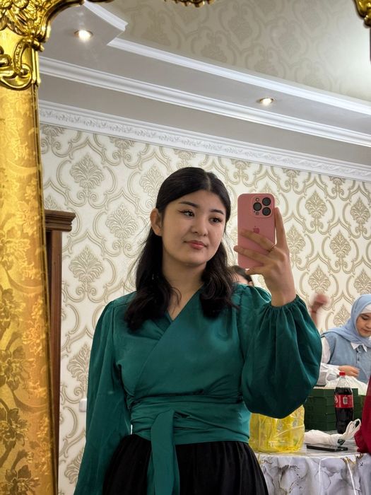 Блузка,тек осы фотода 1 рет киілген