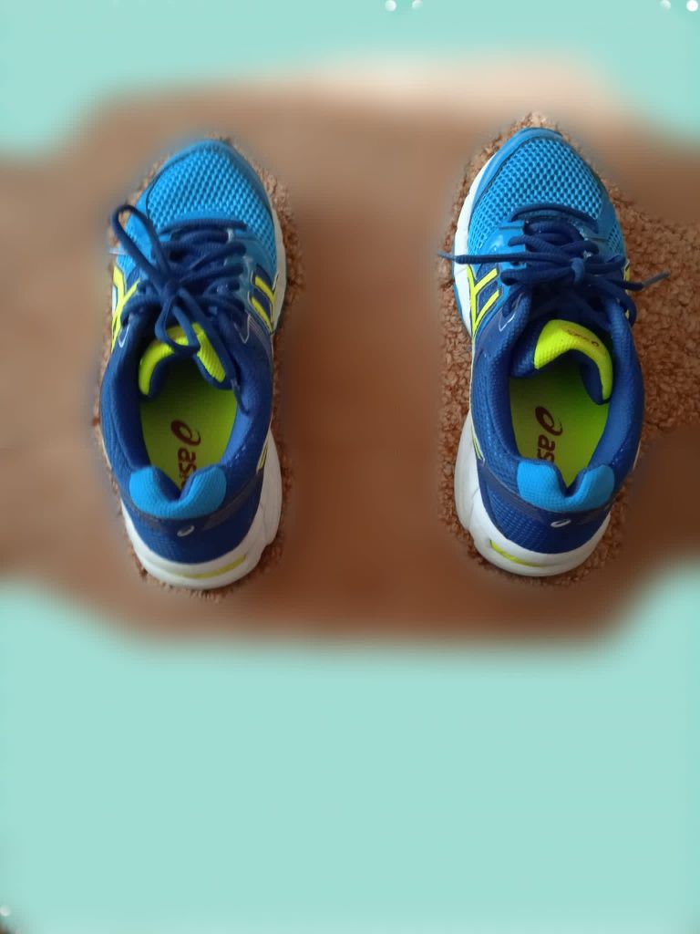 Vând pantofi sport Asics gel 7