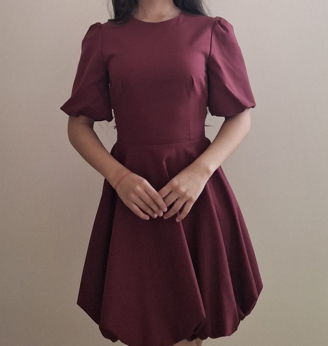 Продается срочно бордовое платье с разрезом