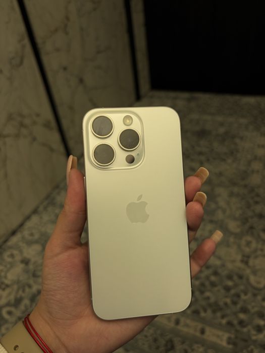 Iphone 15pro белый