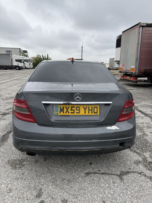 На части w204 Мерцедес C220 CDi Автомат / Панорама