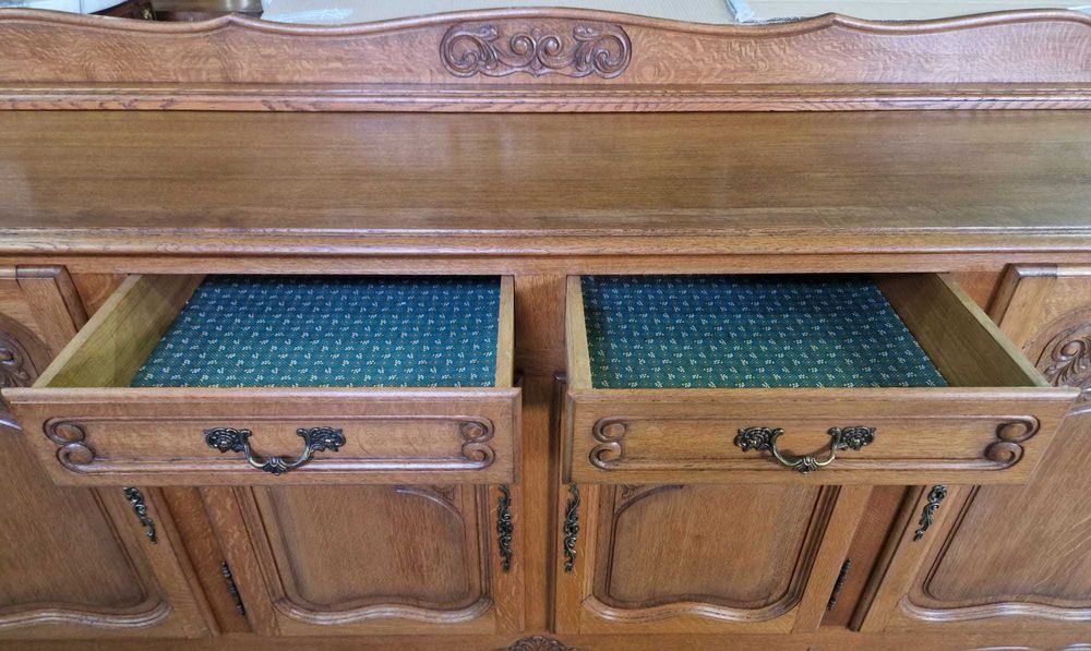 Контрабюфет дресоар от дъбов масив в стил "Луи XV"