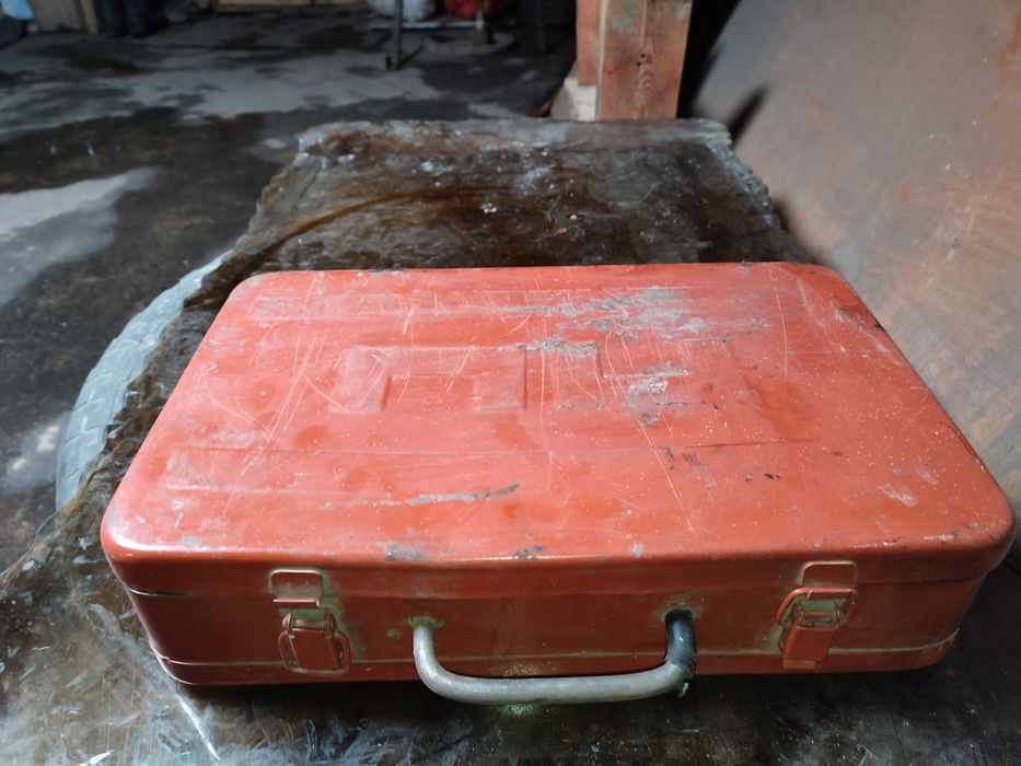 Дюбельныи пистолет