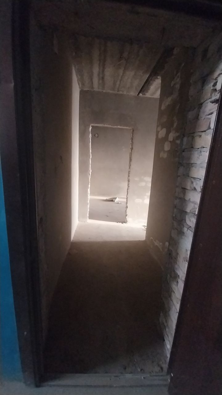 1 xona karobka uyimiz sotiladi yahshi narxda 2 xona qilsa buladi