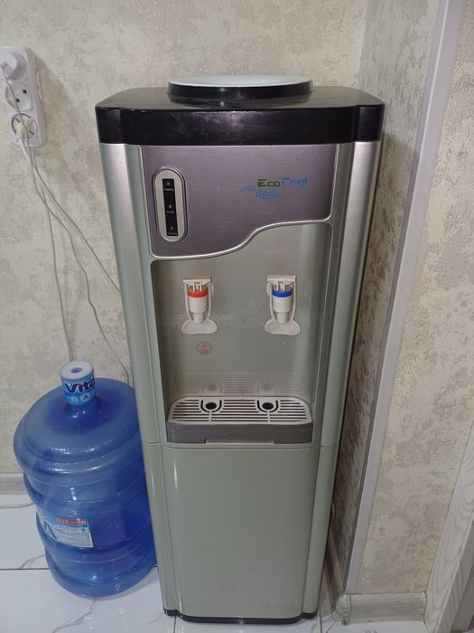 Продаётся кулер б/у, горячую воду не нагревает.