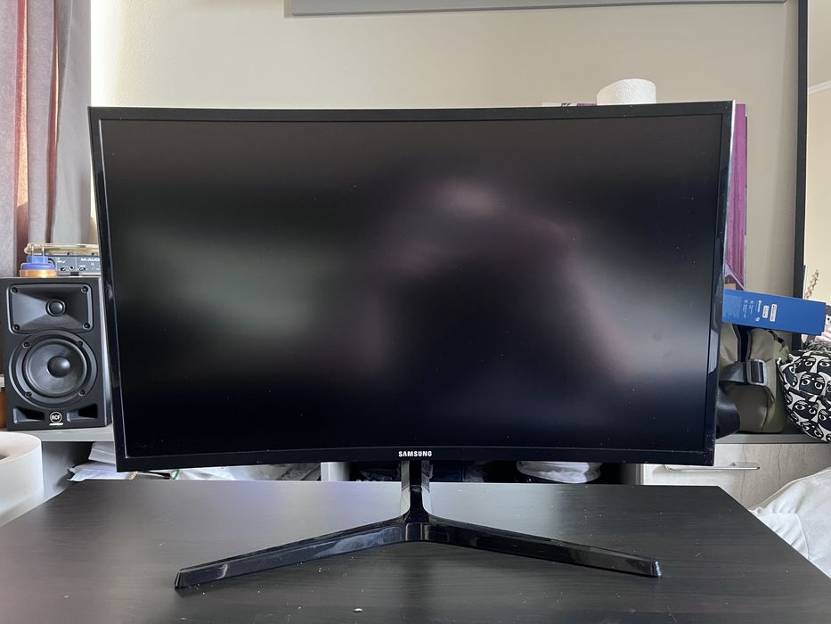 Изогнутый LED монитор Samsung C27F396FHI