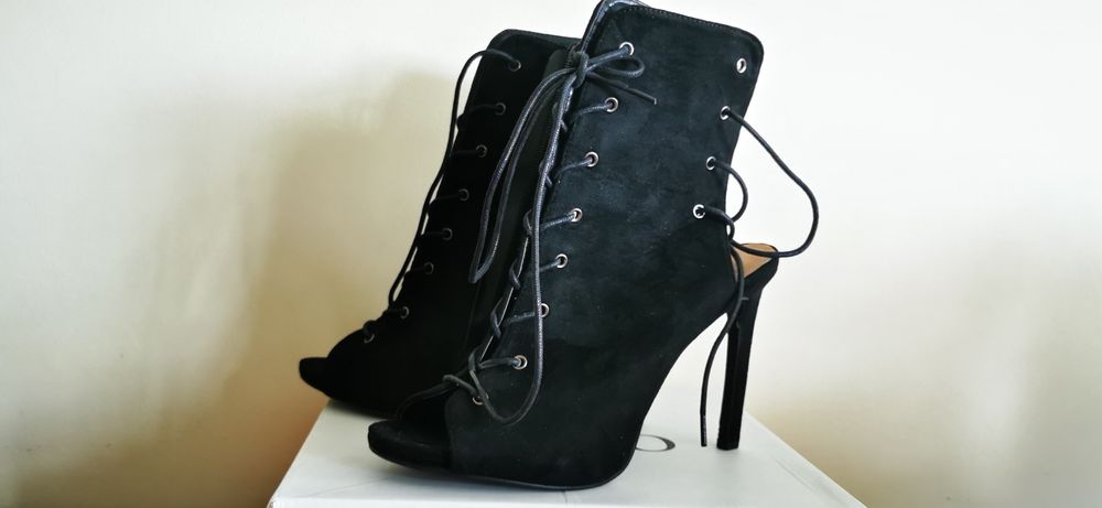 Botine noi decupate nr. 41 ( UK 8 )