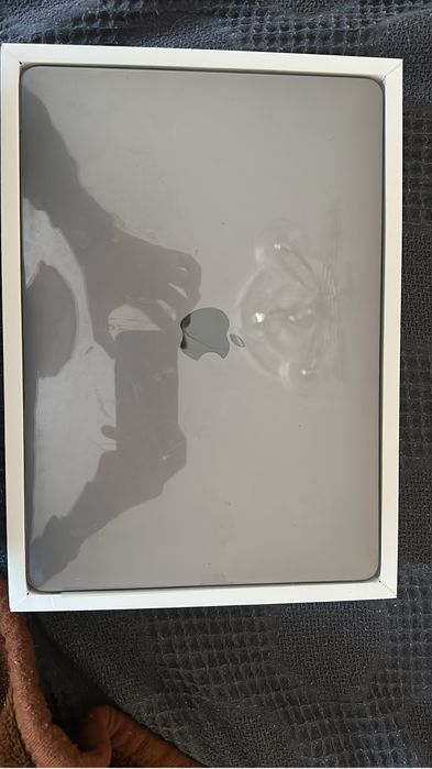 Macbook Air 13 m1 chip, 8gb unified memory, 512 gb SSD 2020
